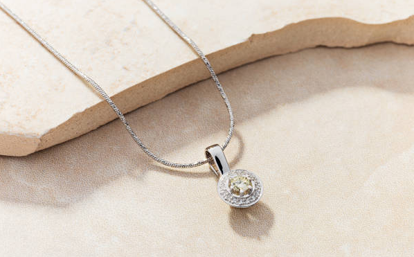 Adding a Personal Touch: White Gold Necklace with Pendant Options in Chicago