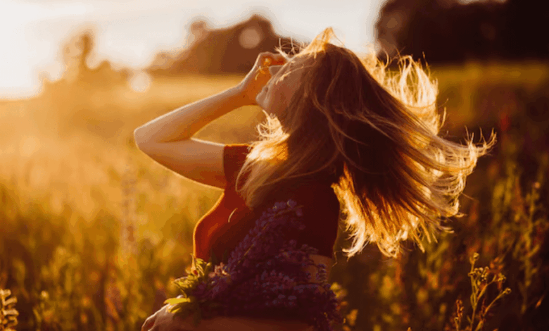 The Pocket Oracle: Navigating Life with the Best Astrologers App and the Human Touch of an Astrologer