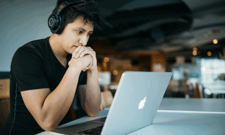 Navigating Emotions: How Safe Online Chats Enhance Mental Wellness
