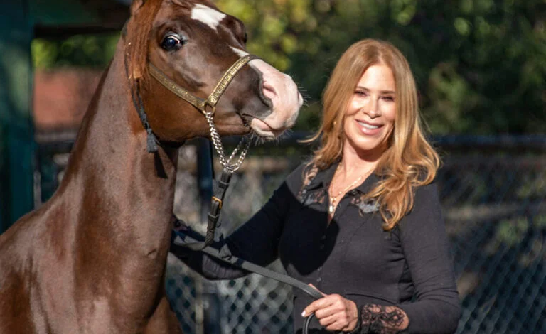 What the Purebred Arabian Horse Owned by Philanthropist Ann Lesley Smith Has Taught Her About Grace, Patience, and Purpose